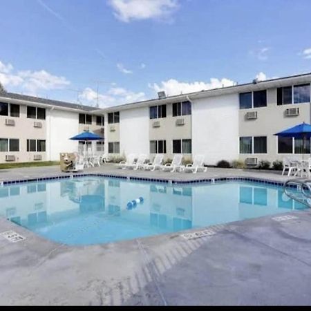 איידהו פאלס Hilltop Hotel מראה חיצוני תמונה